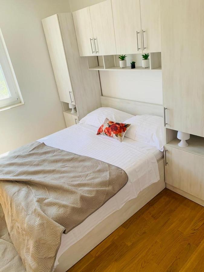 Apartments Nika Sukošan エクステリア 写真