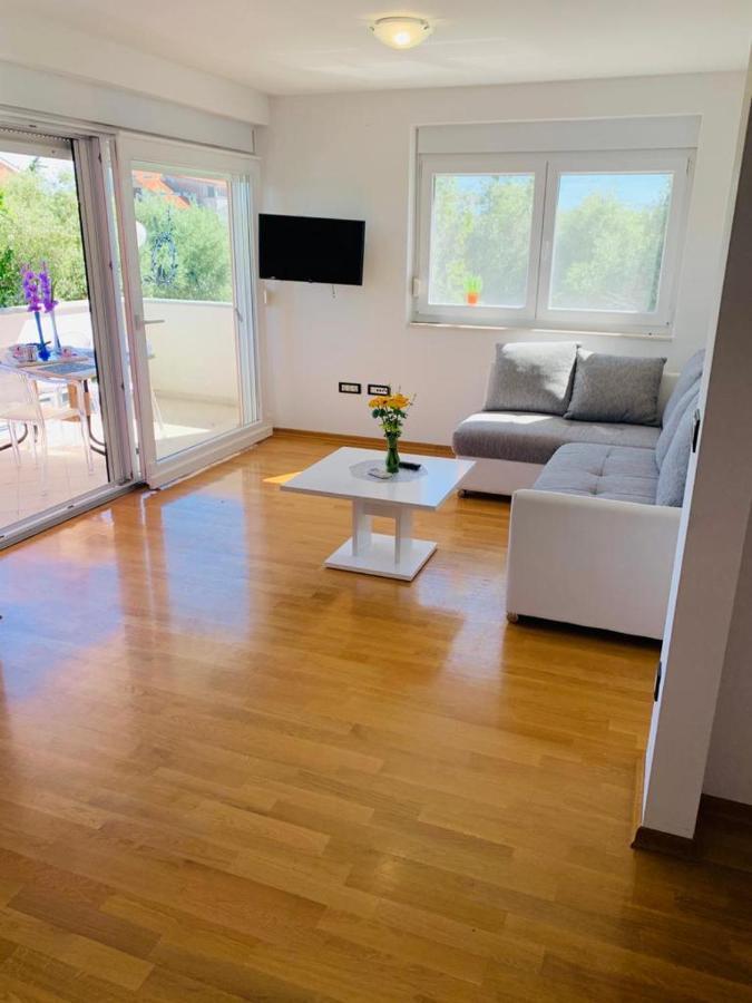 Apartments Nika Sukošan エクステリア 写真