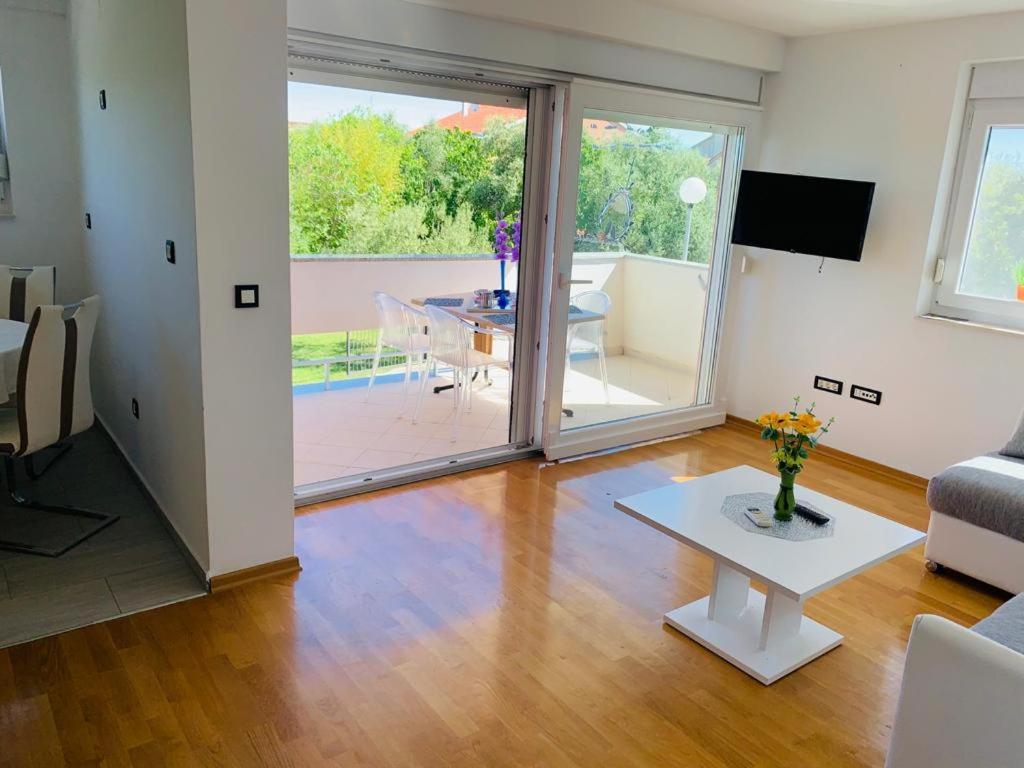 Apartments Nika Sukošan エクステリア 写真