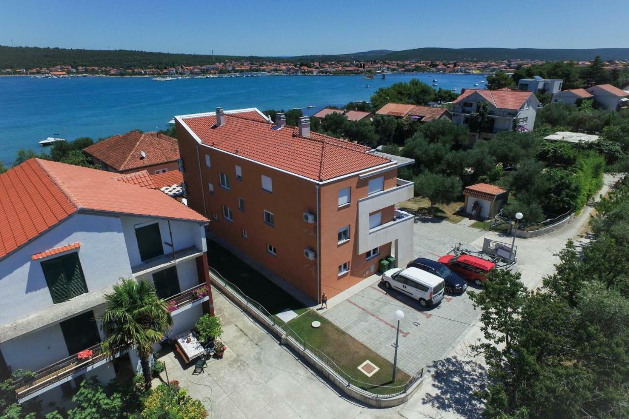 Apartments Nika Sukošan エクステリア 写真